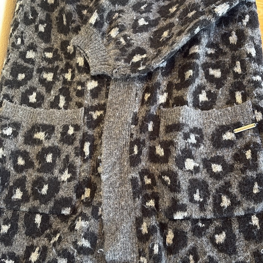 Abercrombie & Fitch Gray & Black Leopard Print Cardigan Size XS - Picture 9 of 16